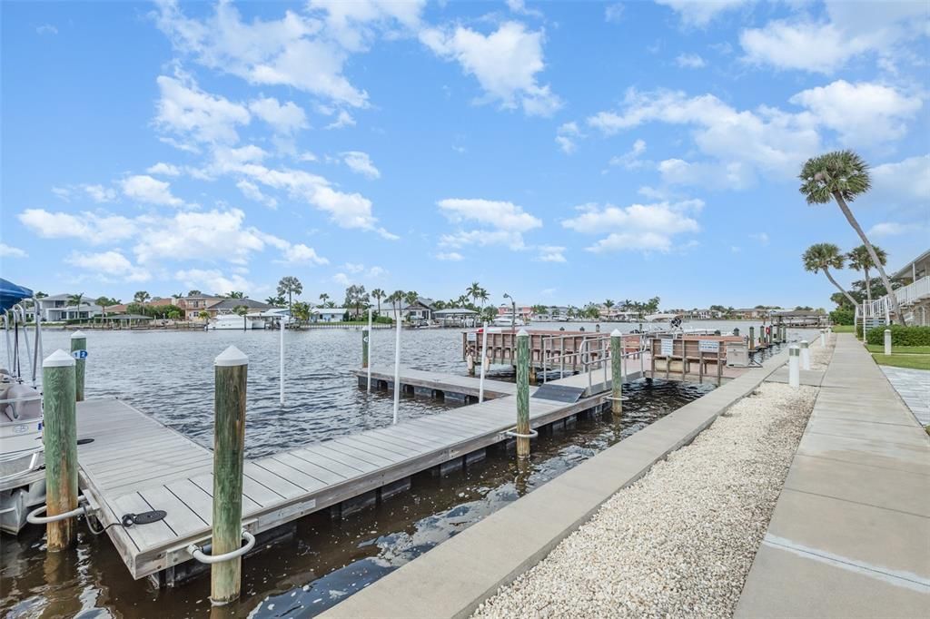 For Sale: $250,000 (1 beds, 1 baths, 650 Square Feet)