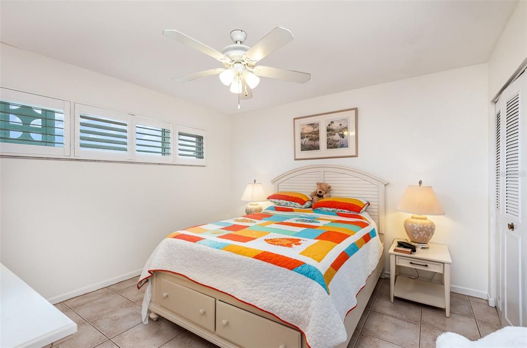 For Sale: $250,000 (1 beds, 1 baths, 650 Square Feet)