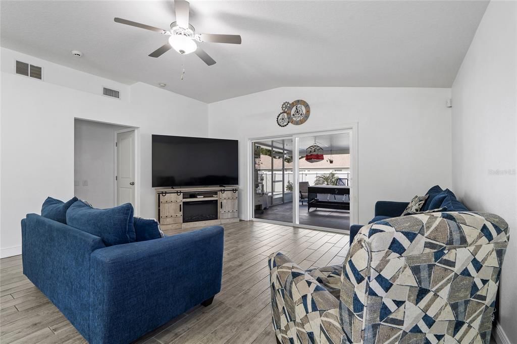 Active With Contract: $375,000 (3 beds, 2 baths, 1832 Square Feet)