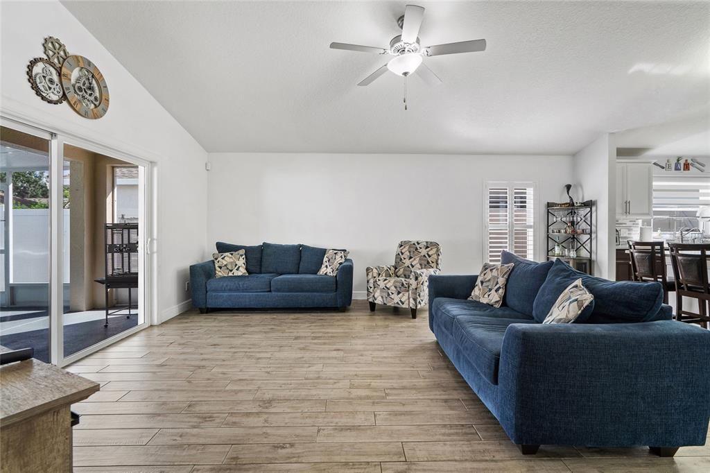 Active With Contract: $375,000 (3 beds, 2 baths, 1832 Square Feet)