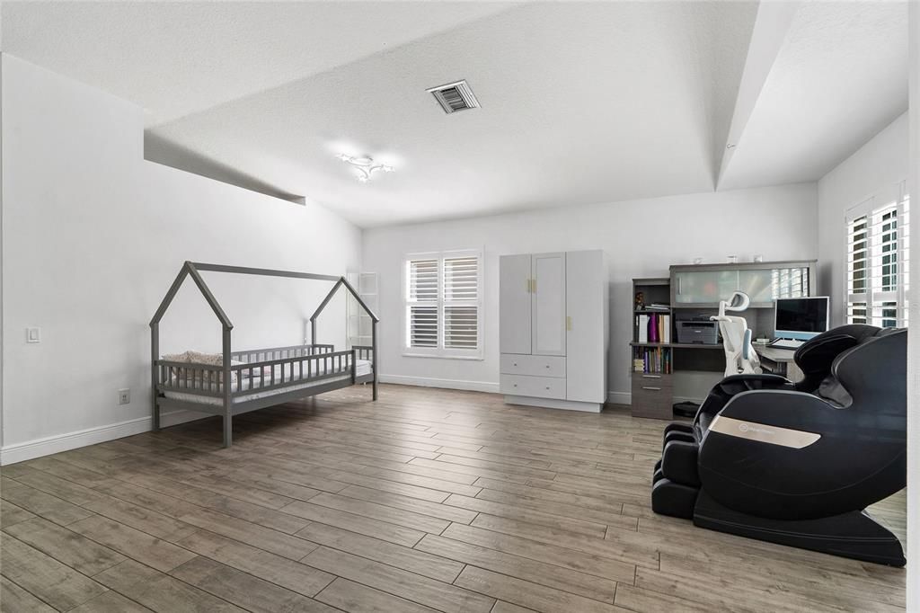 Active With Contract: $375,000 (3 beds, 2 baths, 1832 Square Feet)