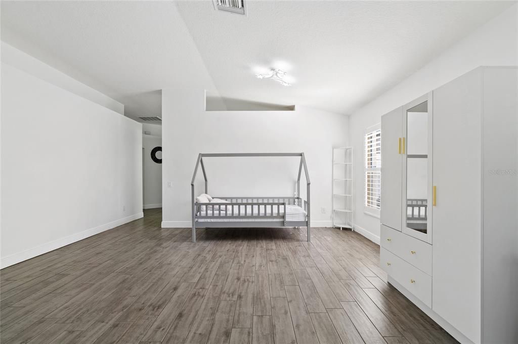 Active With Contract: $375,000 (3 beds, 2 baths, 1832 Square Feet)