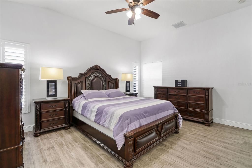 Active With Contract: $375,000 (3 beds, 2 baths, 1832 Square Feet)