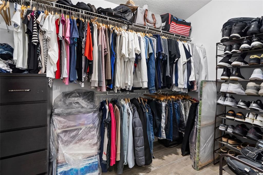 Active With Contract: $375,000 (3 beds, 2 baths, 1832 Square Feet)