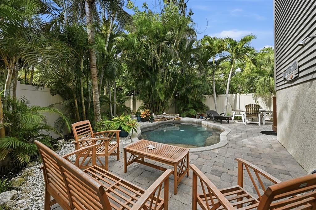 For Sale: $1,190,000 (3 beds, 2 baths, 1797 Square Feet)