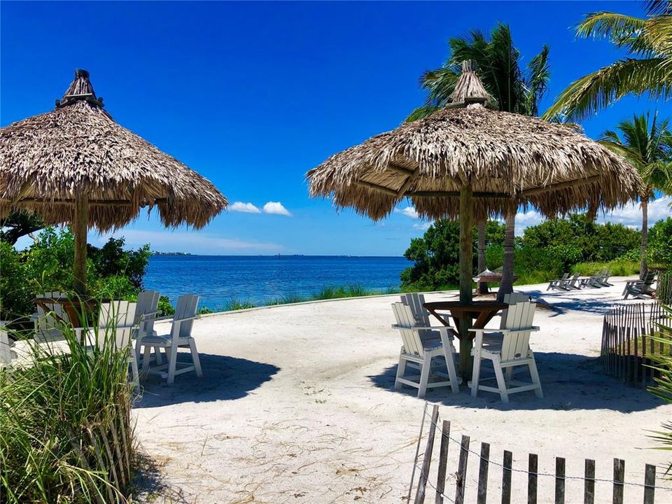 Activo con contrato: $699,000 (3 camas, 3 baños, 1664 Pies cuadrados)