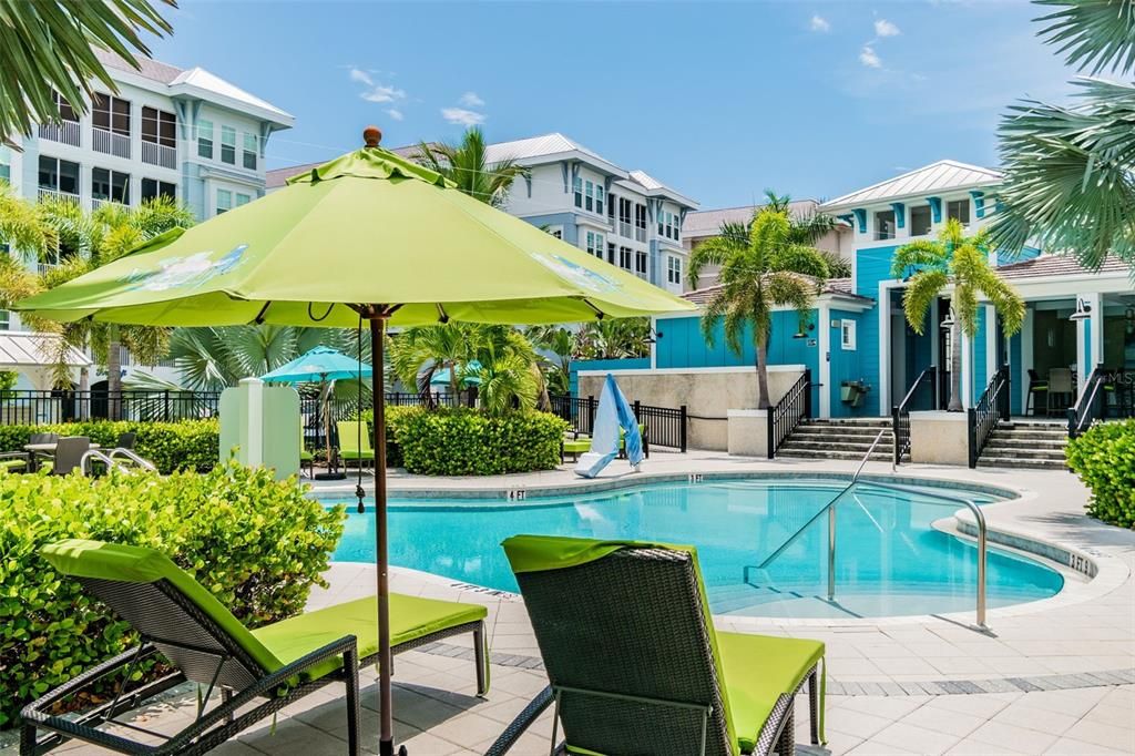 Activo con contrato: $699,000 (3 camas, 3 baños, 1664 Pies cuadrados)