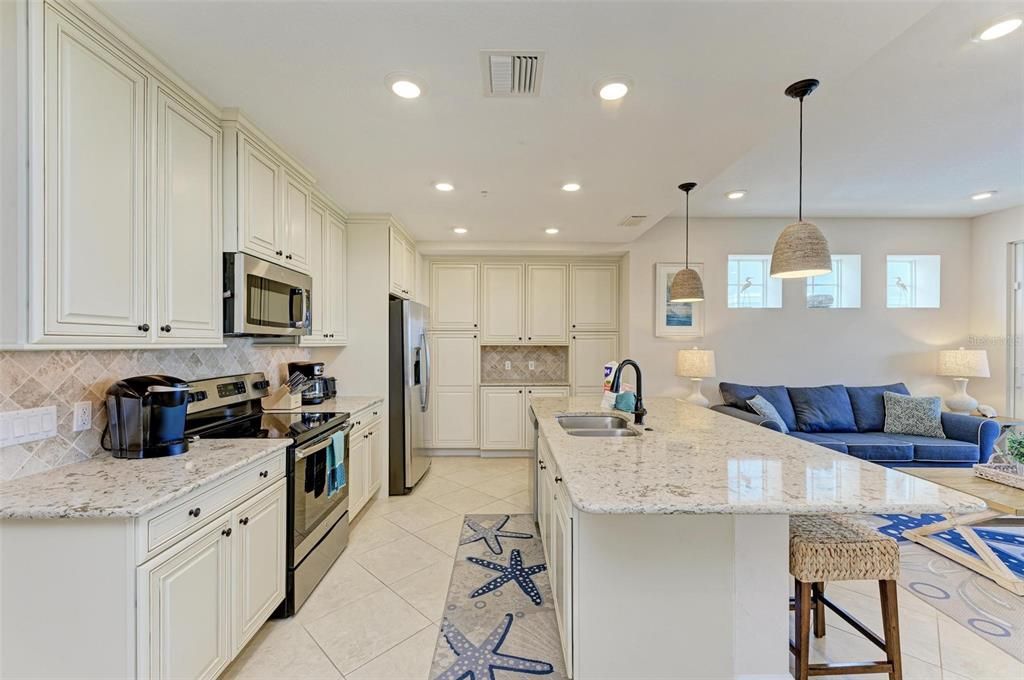 Activo con contrato: $699,000 (3 camas, 3 baños, 1664 Pies cuadrados)