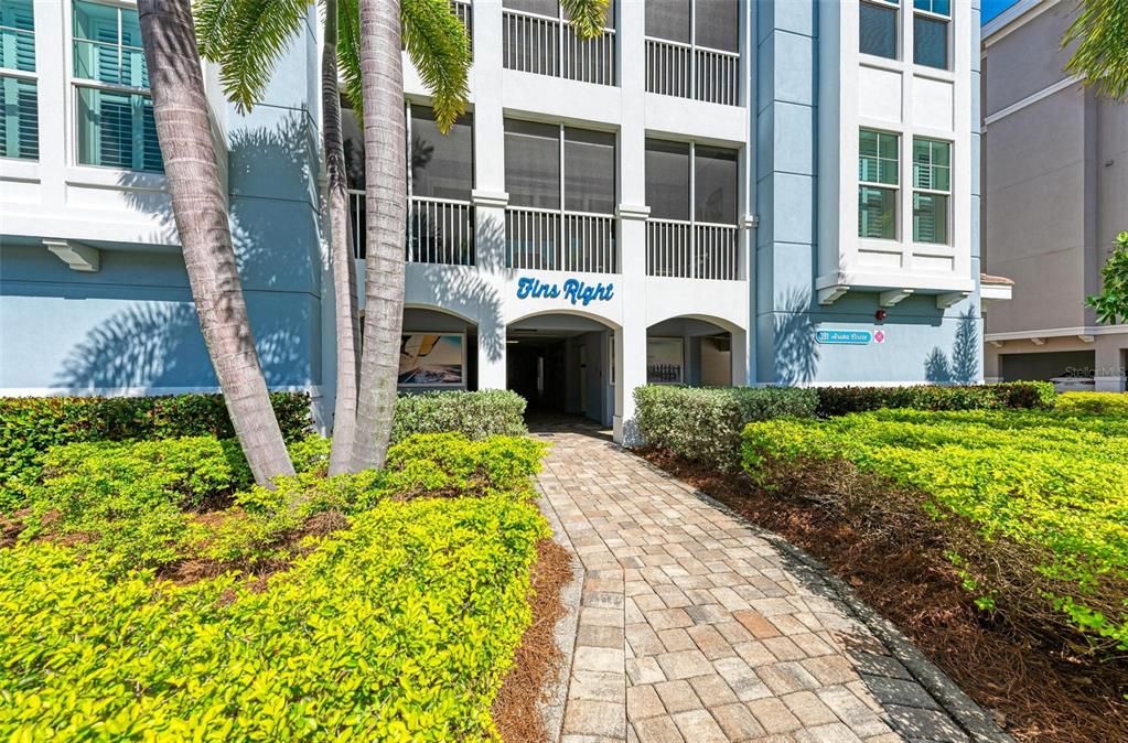 Activo con contrato: $699,000 (3 camas, 3 baños, 1664 Pies cuadrados)