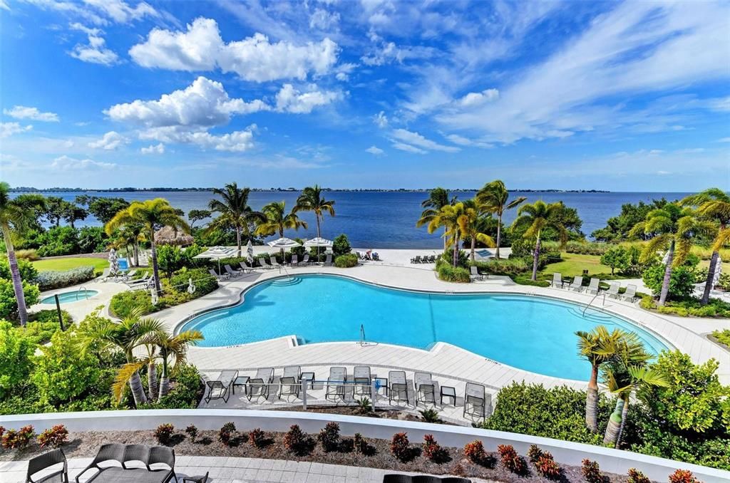 Activo con contrato: $699,000 (3 camas, 3 baños, 1664 Pies cuadrados)