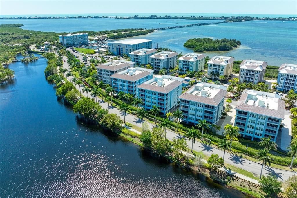 Activo con contrato: $699,000 (3 camas, 3 baños, 1664 Pies cuadrados)