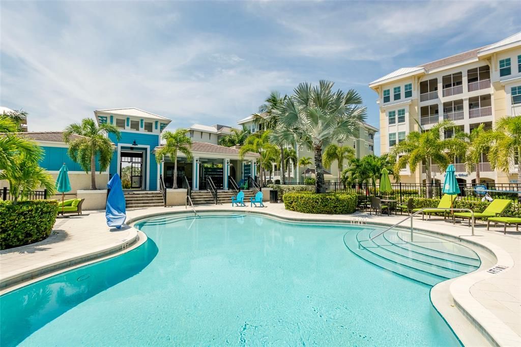 Activo con contrato: $699,000 (3 camas, 3 baños, 1664 Pies cuadrados)