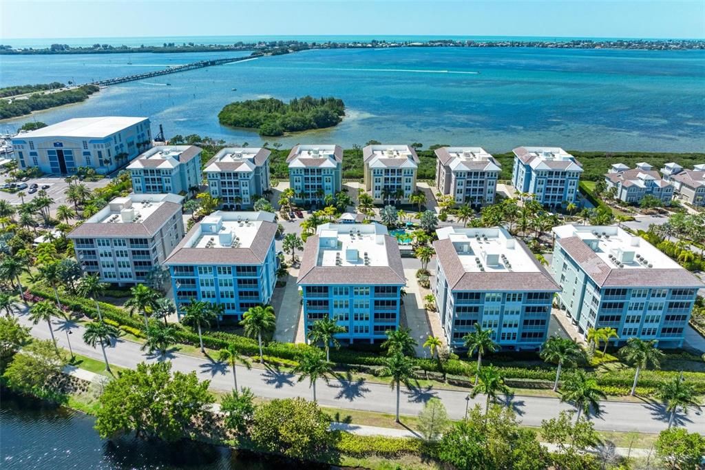 Activo con contrato: $699,000 (3 camas, 3 baños, 1664 Pies cuadrados)