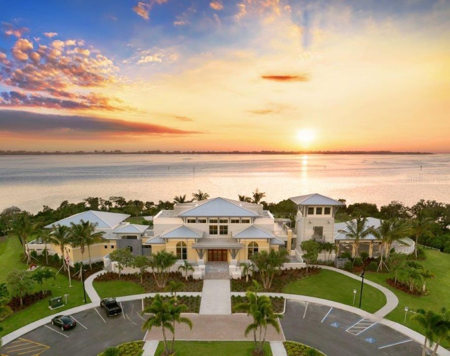 Activo con contrato: $699,000 (3 camas, 3 baños, 1664 Pies cuadrados)