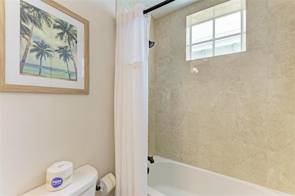 Activo con contrato: $699,000 (3 camas, 3 baños, 1664 Pies cuadrados)