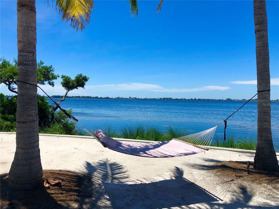 Activo con contrato: $699,000 (3 camas, 3 baños, 1664 Pies cuadrados)