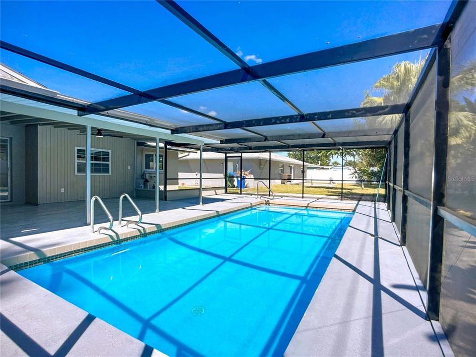 Active With Contract: $425,000 (3 beds, 2 baths, 1423 Square Feet)