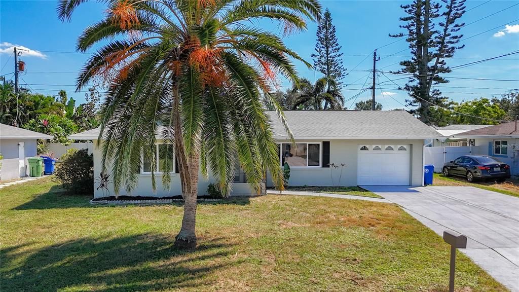 Active With Contract: $425,000 (3 beds, 2 baths, 1423 Square Feet)