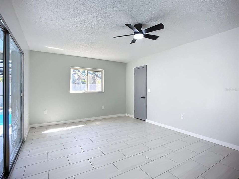 Active With Contract: $425,000 (3 beds, 2 baths, 1423 Square Feet)