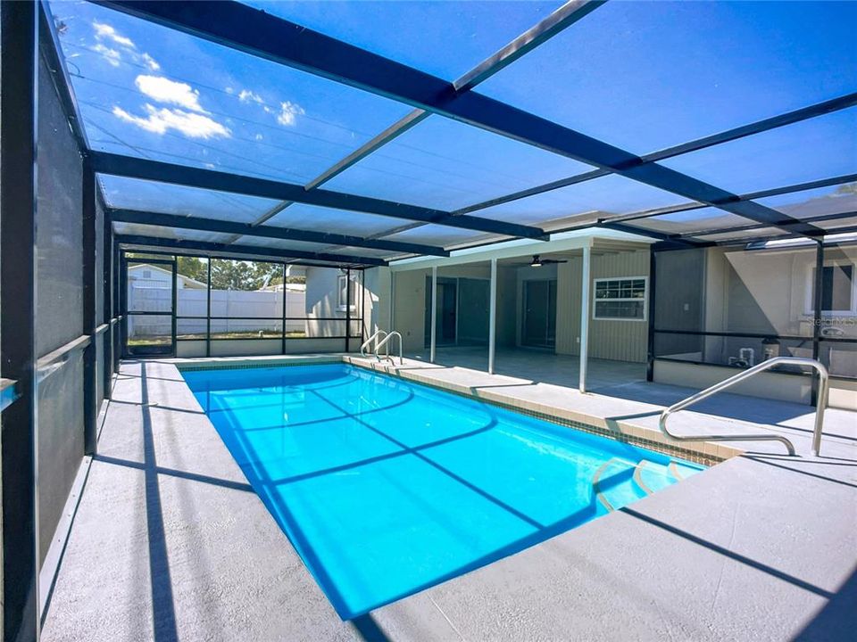 Active With Contract: $425,000 (3 beds, 2 baths, 1423 Square Feet)