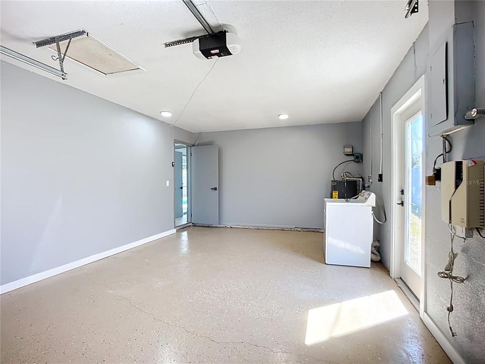 Active With Contract: $425,000 (3 beds, 2 baths, 1423 Square Feet)