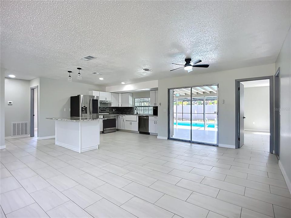 Active With Contract: $425,000 (3 beds, 2 baths, 1423 Square Feet)