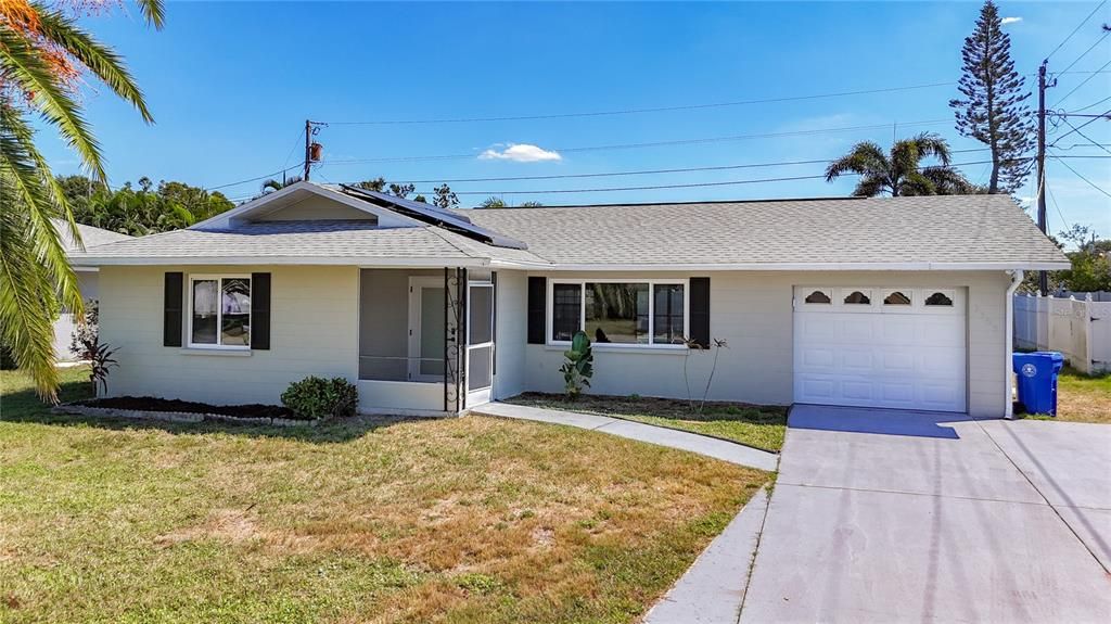 Active With Contract: $425,000 (3 beds, 2 baths, 1423 Square Feet)