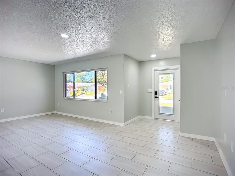 Active With Contract: $425,000 (3 beds, 2 baths, 1423 Square Feet)