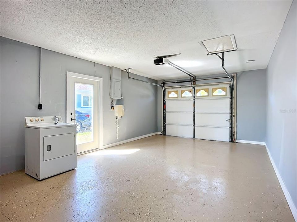 Active With Contract: $425,000 (3 beds, 2 baths, 1423 Square Feet)