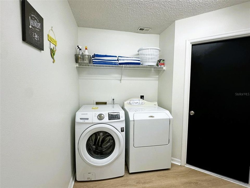 Под контрактом: $2,099 (3 спален, 2 ванн, 1630 Квадратных фут)