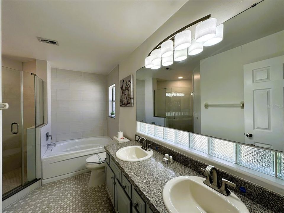 Под контрактом: $2,099 (3 спален, 2 ванн, 1630 Квадратных фут)