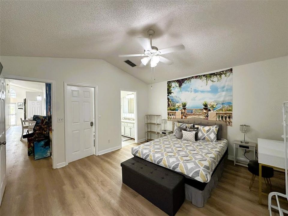 Под контрактом: $2,099 (3 спален, 2 ванн, 1630 Квадратных фут)