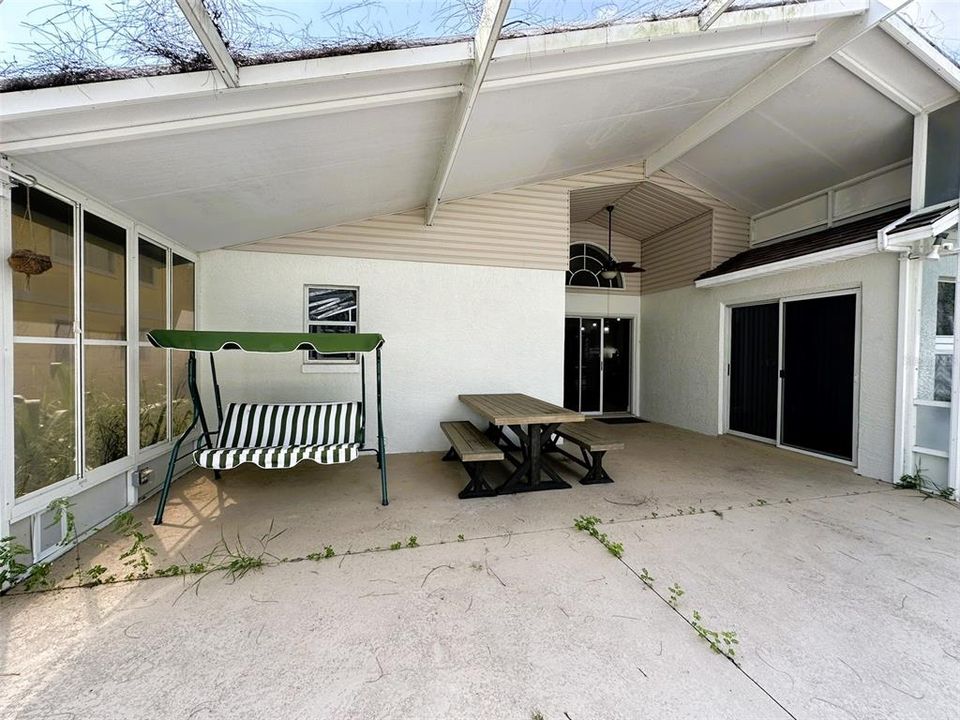 Под контрактом: $2,099 (3 спален, 2 ванн, 1630 Квадратных фут)