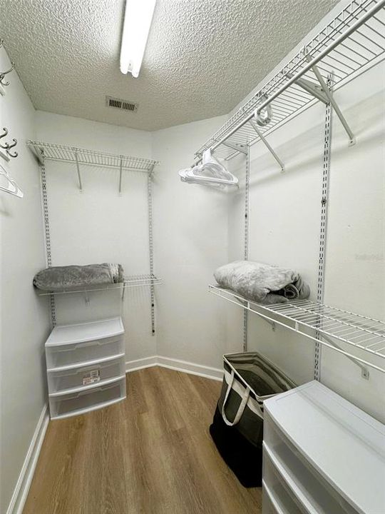 Под контрактом: $2,099 (3 спален, 2 ванн, 1630 Квадратных фут)