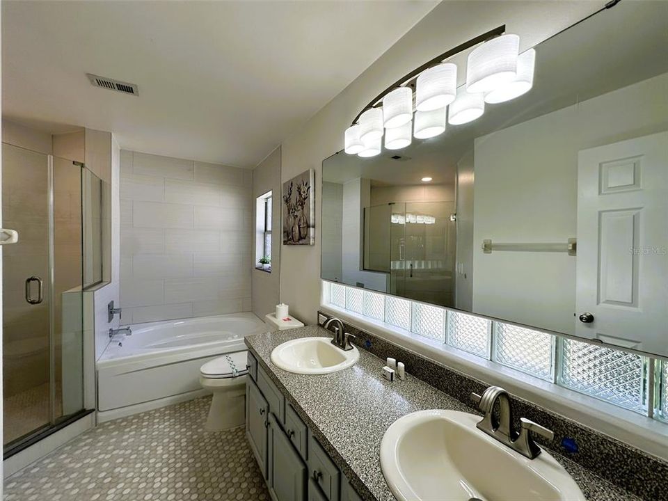 Под контрактом: $2,099 (3 спален, 2 ванн, 1630 Квадратных фут)