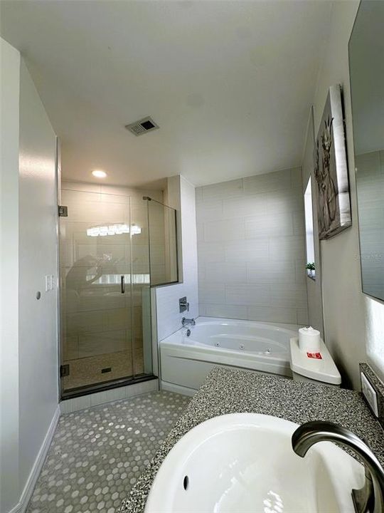 Под контрактом: $2,099 (3 спален, 2 ванн, 1630 Квадратных фут)