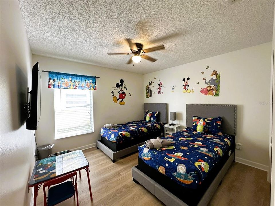 Под контрактом: $2,099 (3 спален, 2 ванн, 1630 Квадратных фут)