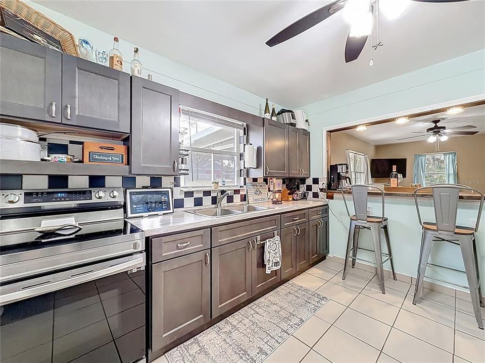 待售: $199,900 (2 贝兹, 1 浴室, 780 平方英尺)