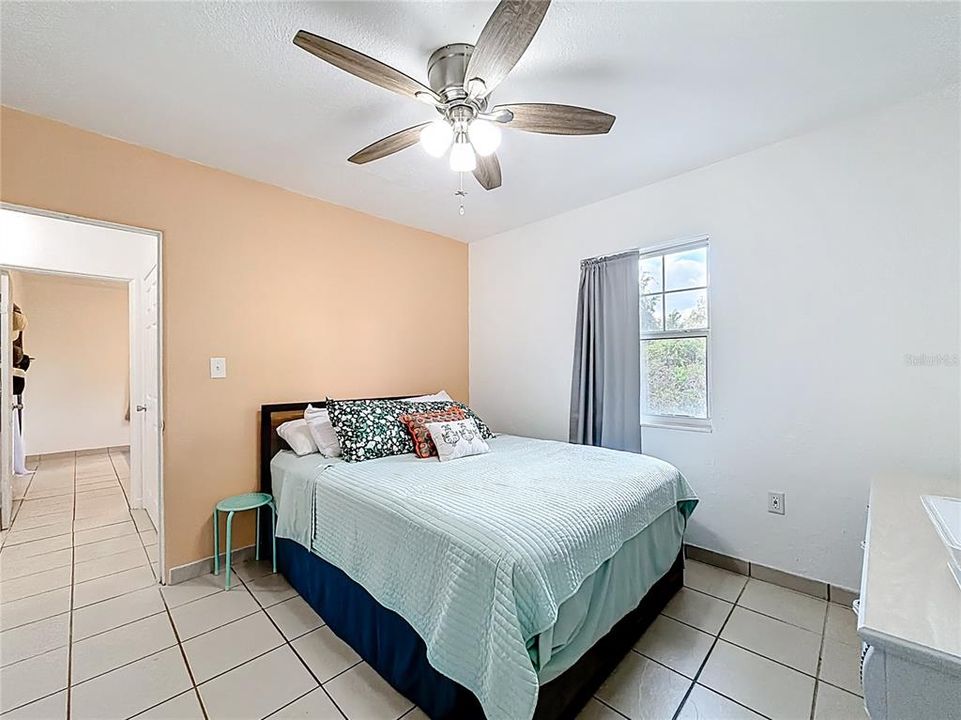 待售: $199,900 (2 贝兹, 1 浴室, 780 平方英尺)