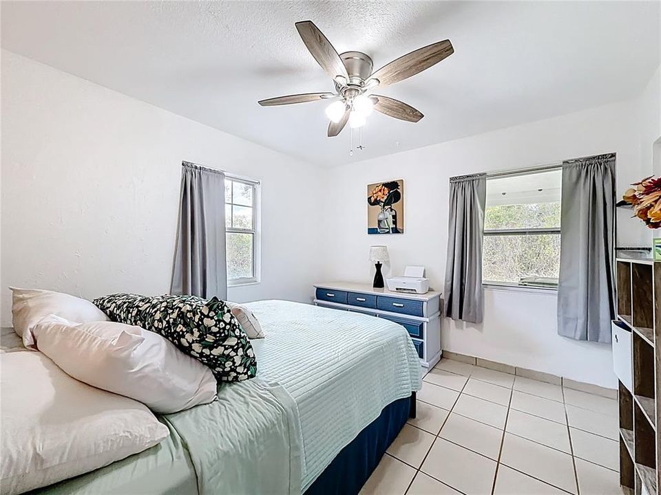 待售: $199,900 (2 贝兹, 1 浴室, 780 平方英尺)