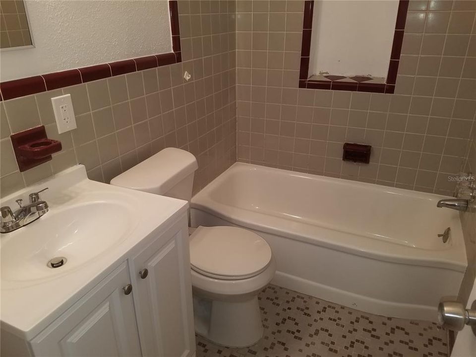 Active With Contract: $269,000 (4 beds, 2 baths, 1402 Square Feet)