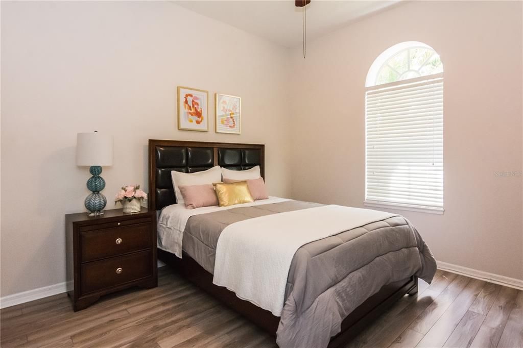 For Sale: $917,000 (5 beds, 4 baths, 3419 Square Feet)