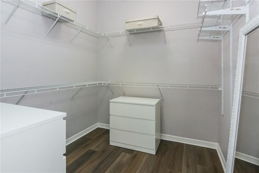 For Sale: $917,000 (5 beds, 4 baths, 3419 Square Feet)