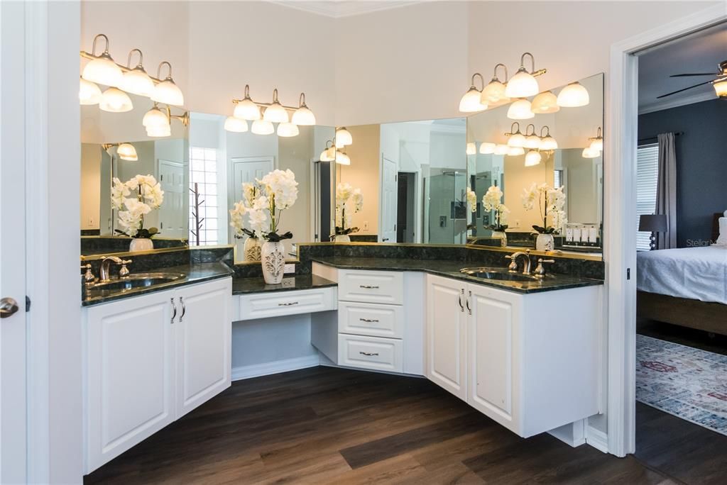 For Sale: $917,000 (5 beds, 4 baths, 3419 Square Feet)