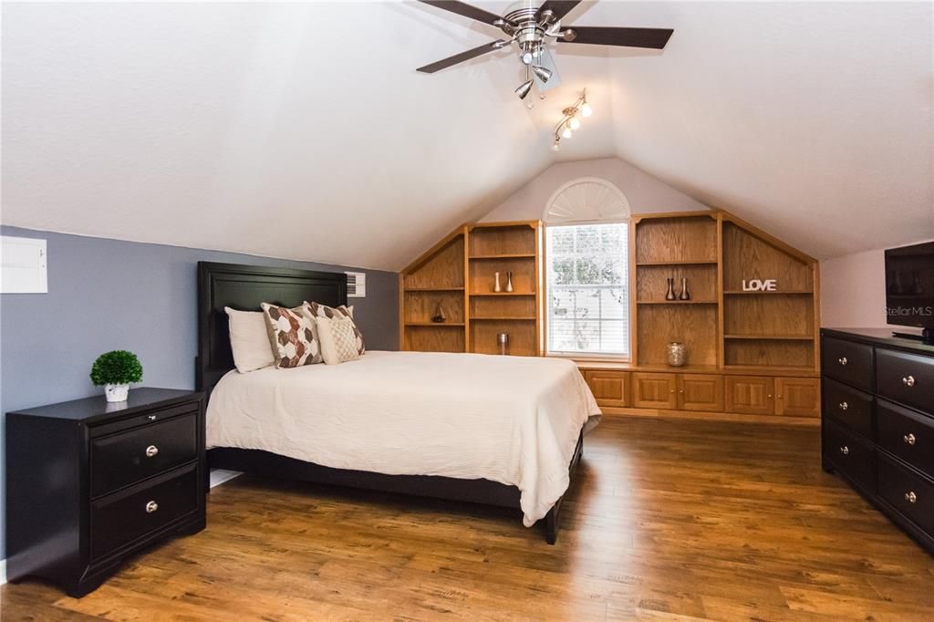 For Sale: $917,000 (5 beds, 4 baths, 3419 Square Feet)