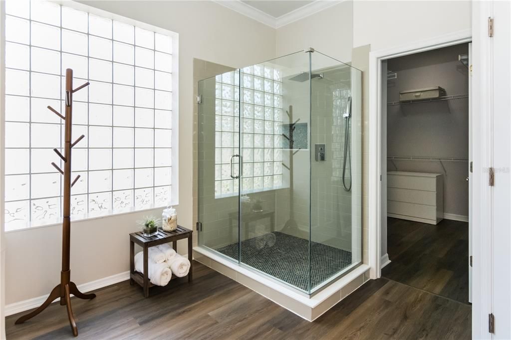 For Sale: $917,000 (5 beds, 4 baths, 3419 Square Feet)