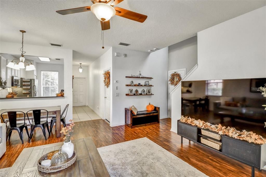 На продажу: $309,000 (3 спален, 2 ванн, 1409 Квадратных фут)