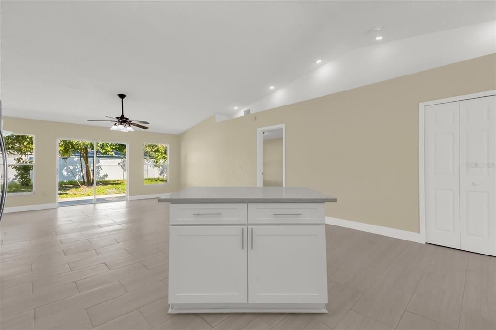 待售: $329,900 (4 贝兹, 2 浴室, 1810 平方英尺)