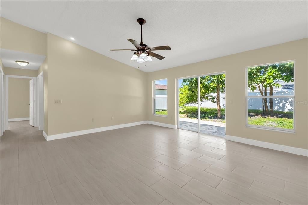 待售: $329,900 (4 贝兹, 2 浴室, 1810 平方英尺)