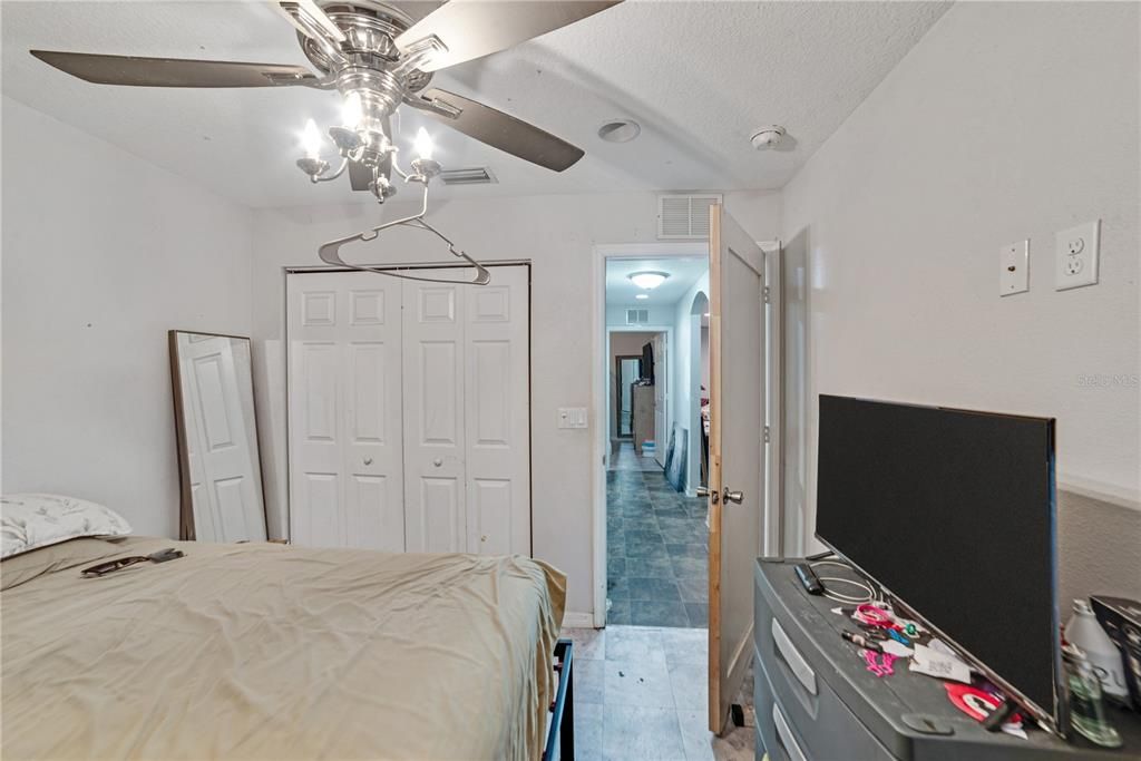 合同活跃: $259,990 (4 贝兹, 2 浴室, 1586 平方英尺)